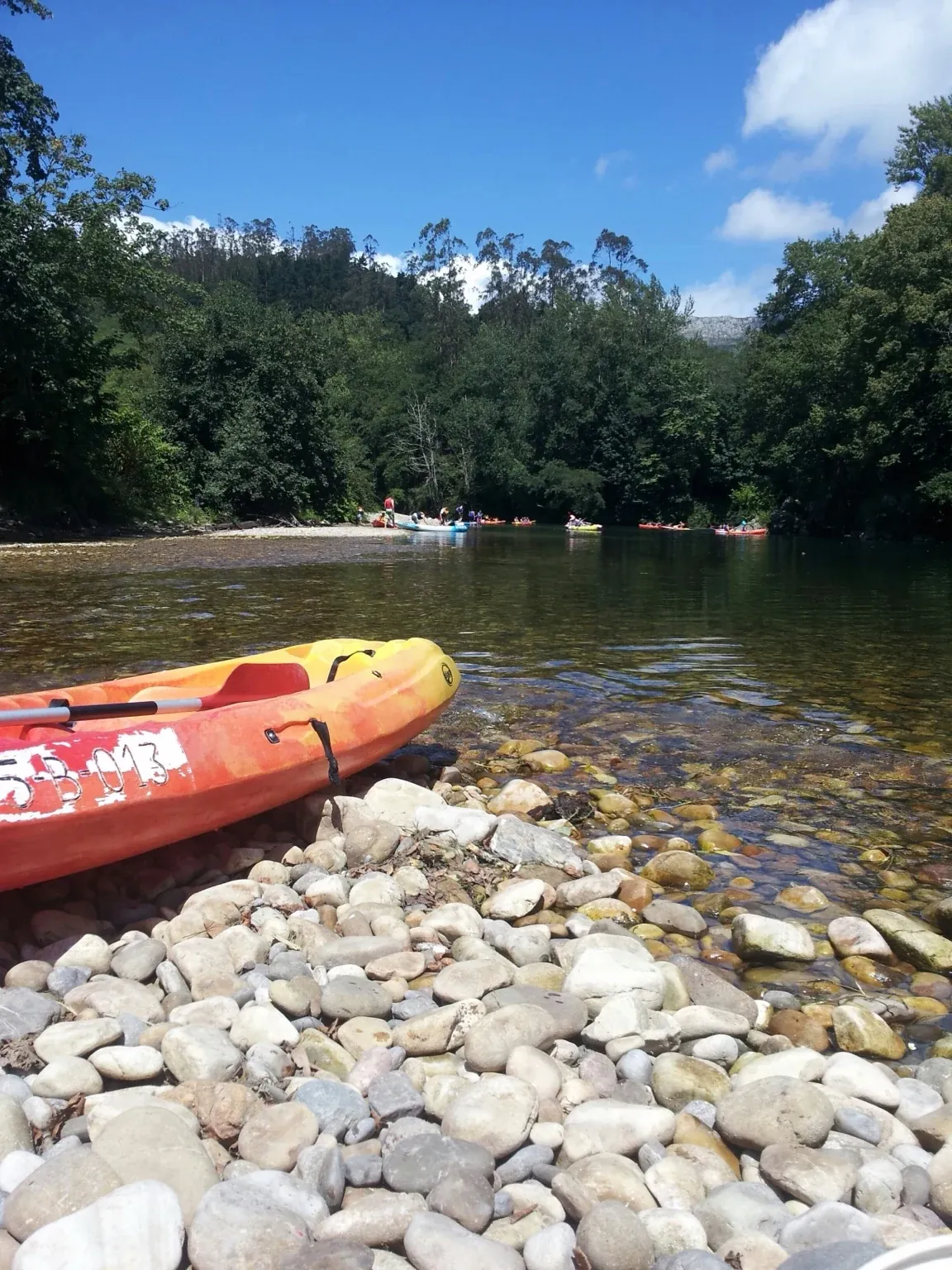 Descenso del Sella en kayak por el río