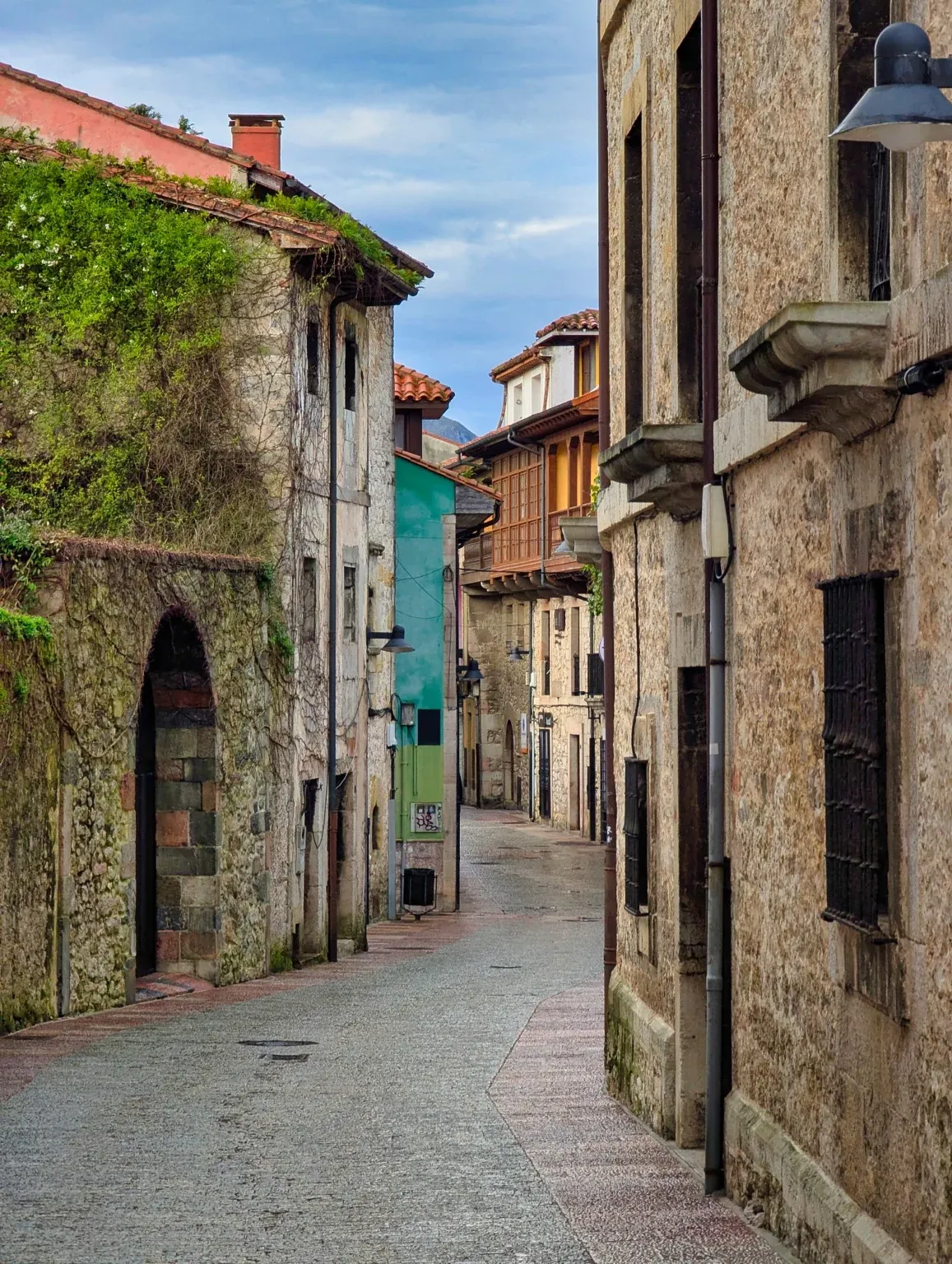 Centro histórico de Llanes a pie desde el apartamento