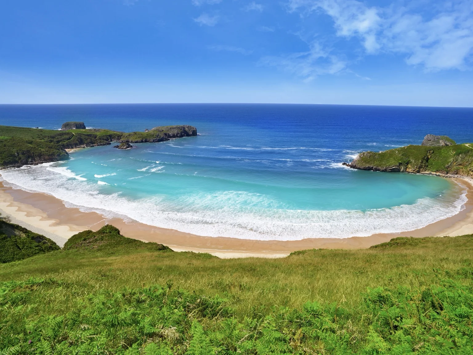 Playa de Torimbia con vista panorámica desde el mirador