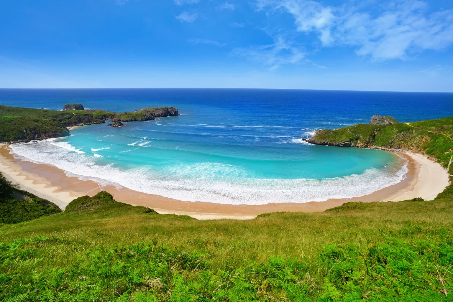 Playa de Torimbia cerca de Llanes como portada de la guía de playas