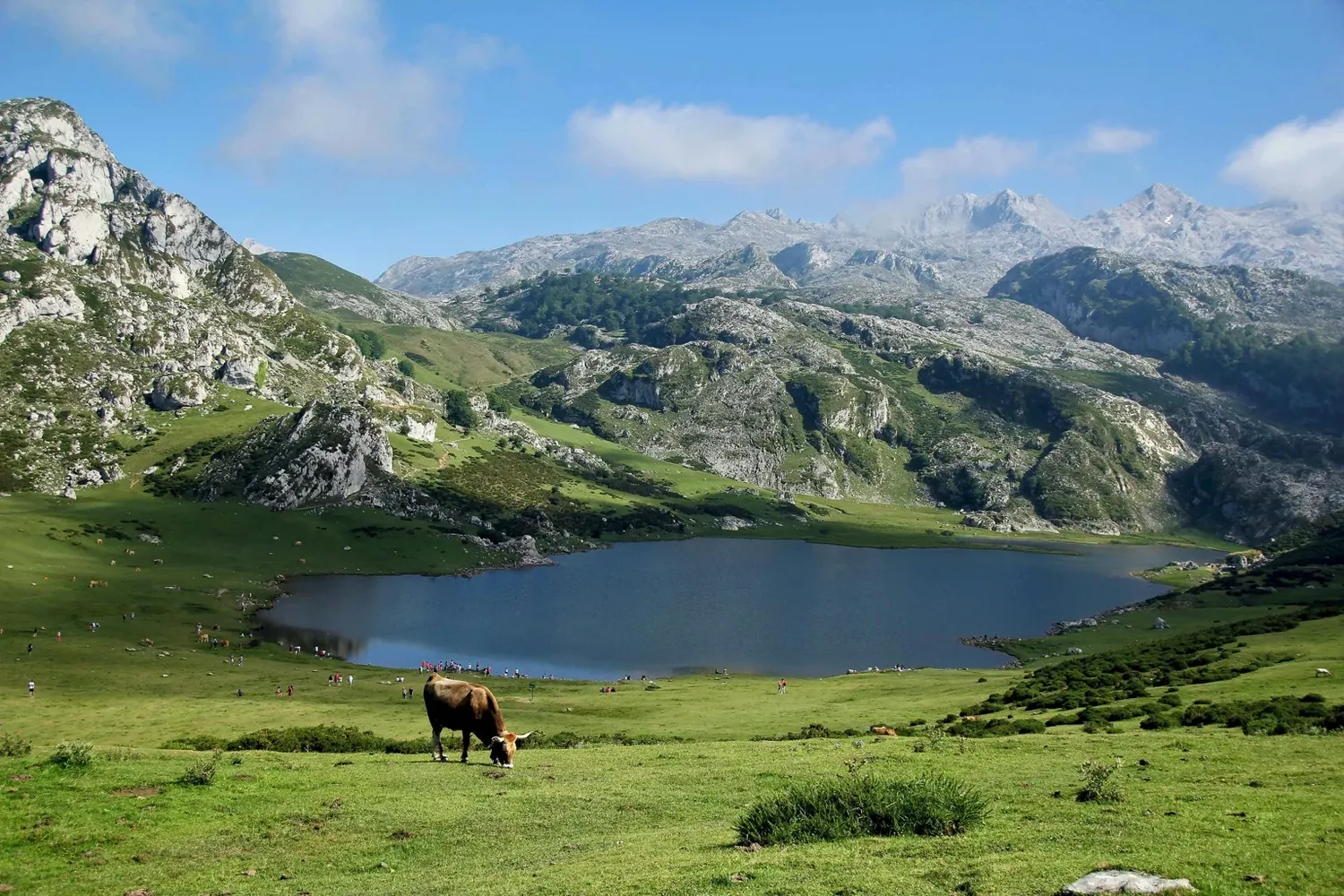 Lagos de Covadonga como excursión desde Llanes