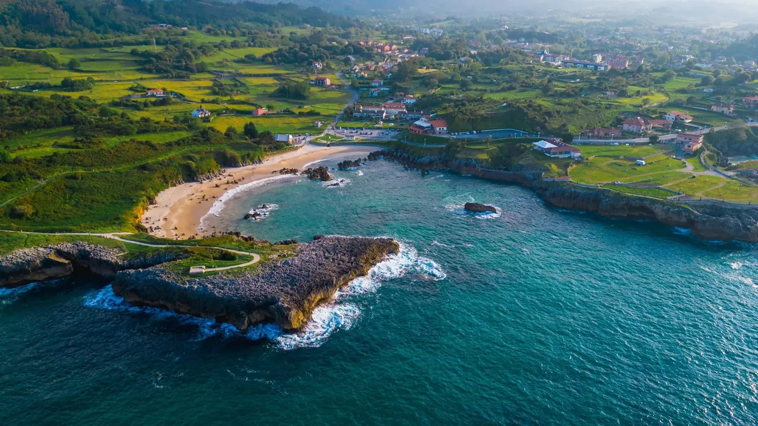 Playa de Toró en Llanes, accesible a pie desde el apartamento